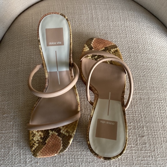 Trending Animal Print NWOT Dolce Vita Noles Blush snake sandals 🤩 - Picture 11 of 11